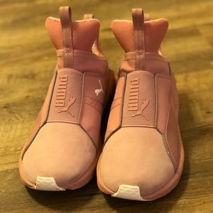 💗Pink Puma sneakers 💗